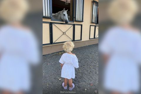 Lena Gercke Teilt S Es Urlaubsbild Tochter Zoe Ist Ein Echter Pferdefan