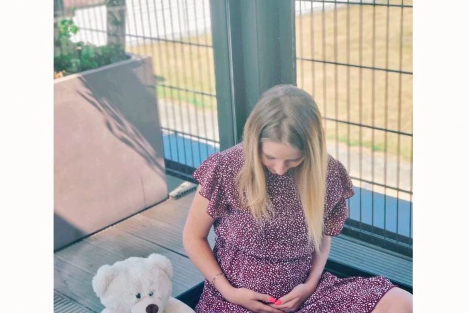 Süße Babyträume bei Loredana Wollny: Hier filmt die Schwangere ihren Bauch  vorm Schlafengehen