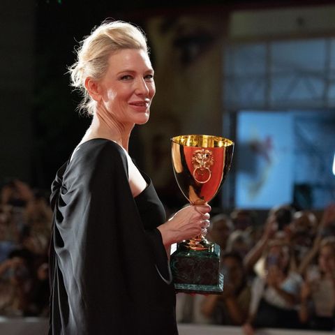 Wenn Stars Trauer tragen: Buntes Filmfestival endet schwarz: Cate Blanchett & Co. würdigen die Queen