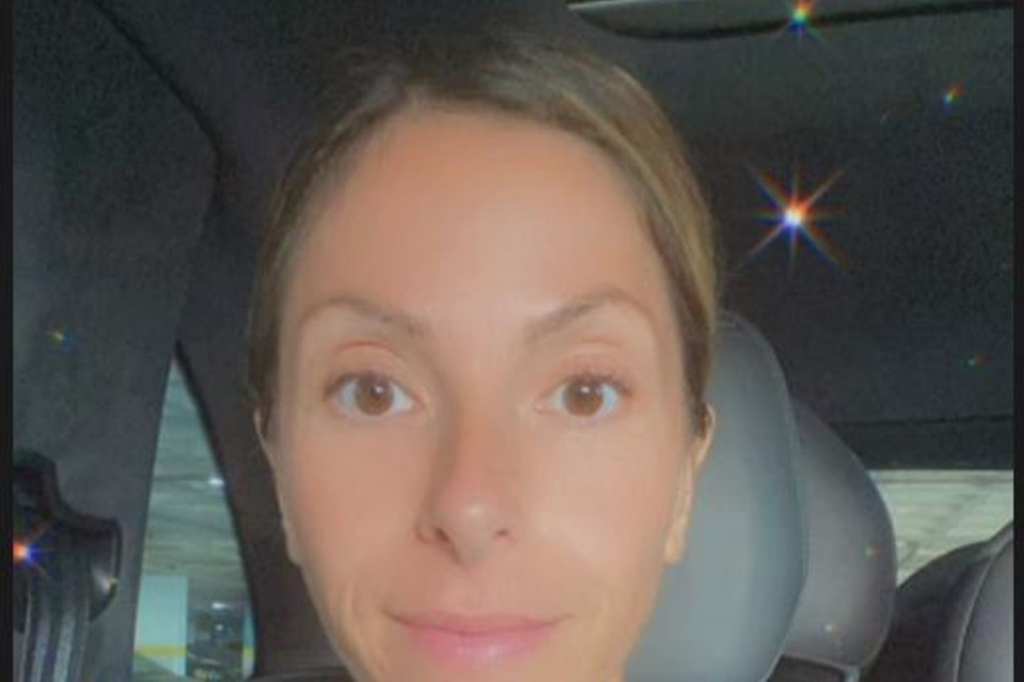 Gülcan Kamps zieht sich bei Instagram zurück, um 2022 zu verarbeiten.