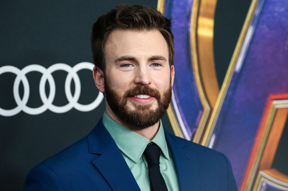 (FILE) Chris Evans Named People's 2022 Sexiest Man Alive on November 7, 2022. LOS ANGELES, CALIFORNIA, USA - APRIL 22: Actor Ch…