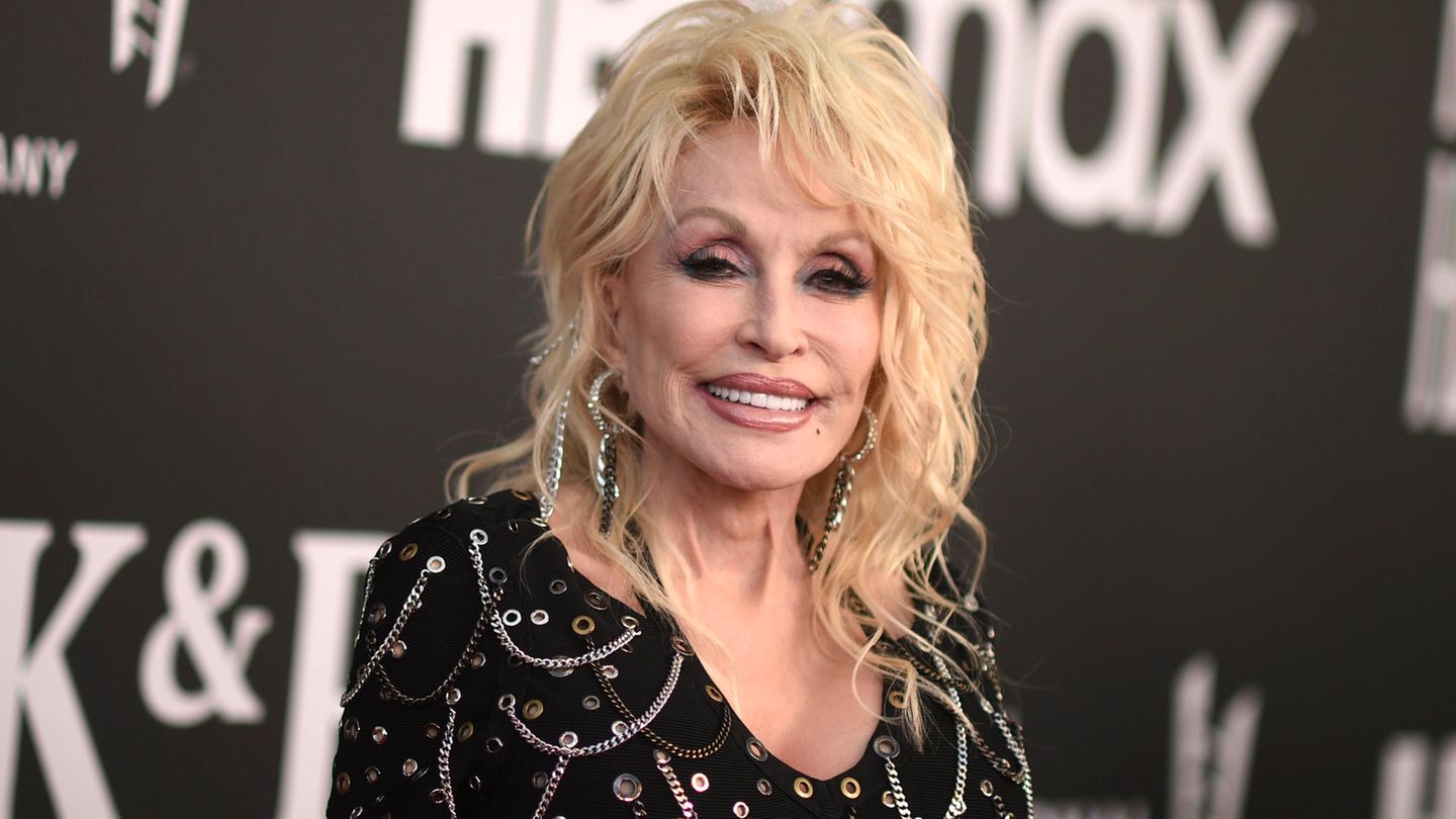 Dolly Parton Bekommt Sagenhafte Millionen Dollar Von Jeff Bezos