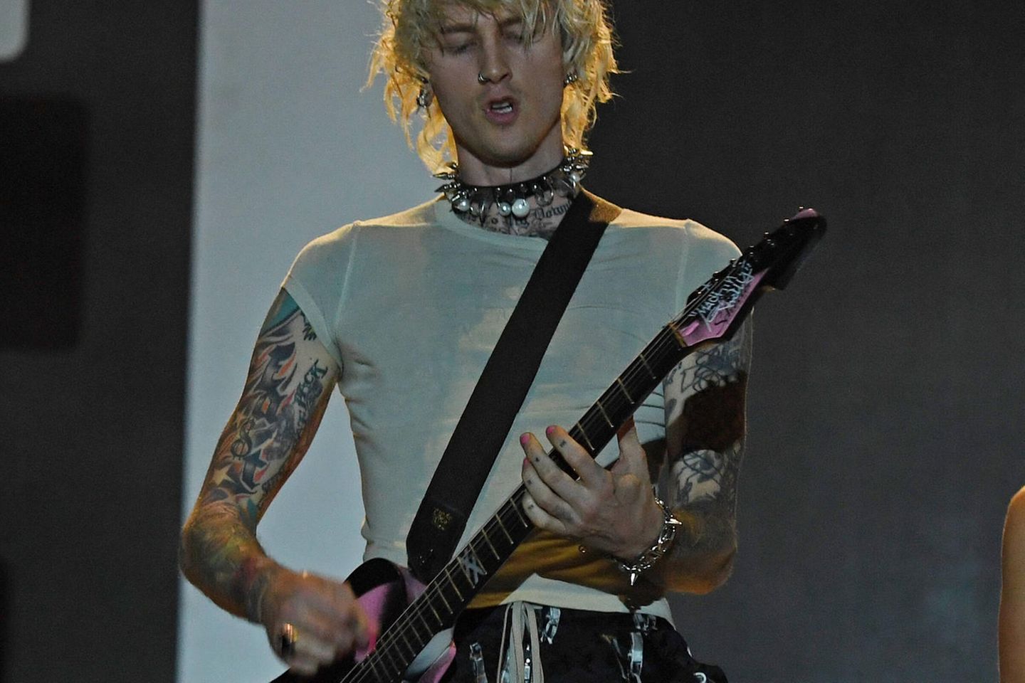 In seiner Instagram-Story zeigt Machine Gun Kelly seine "besten Freunde": Blutegel!