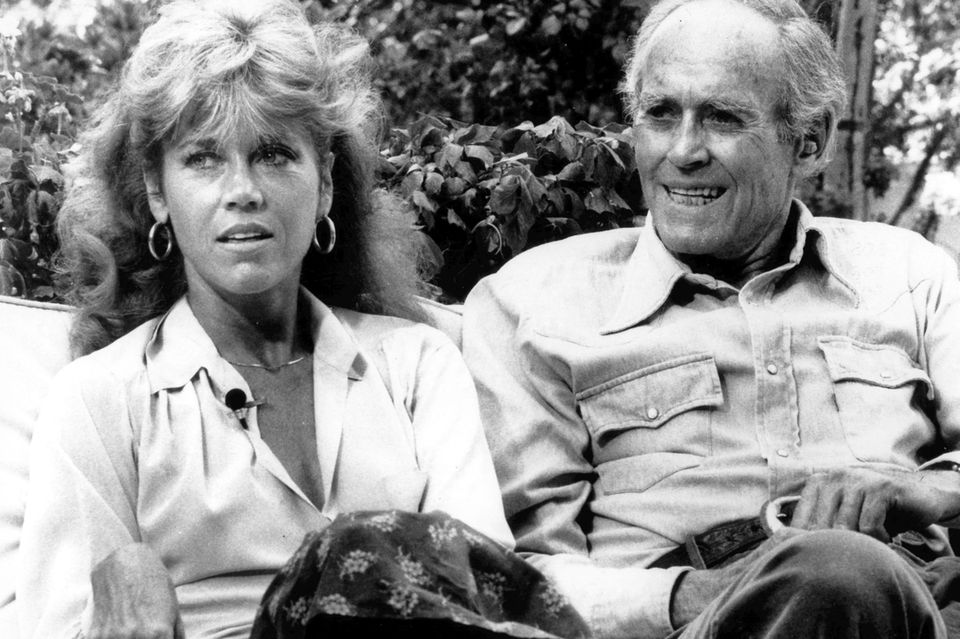Die Schauspielerin Jane Fonda und ihr Vater, der Hollywood-Star Henry Fonda