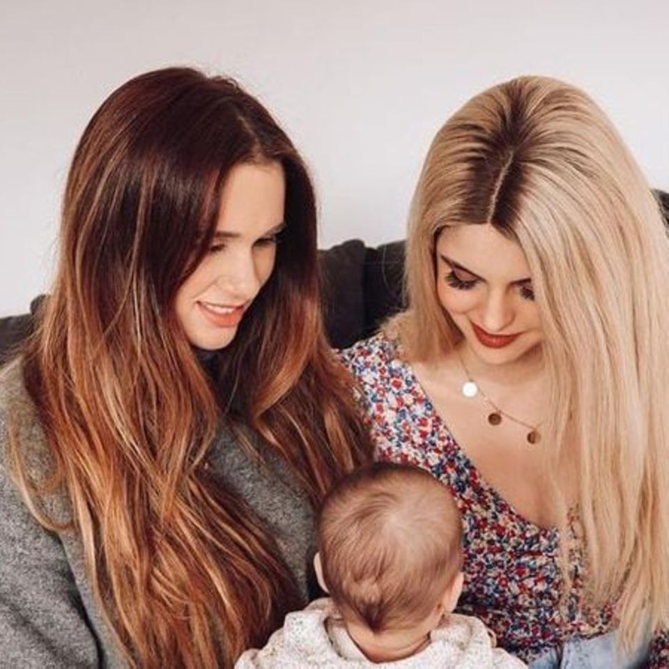 Nessi und Ina von "Coupleontour" mit ihrem Töchterchen Olivia