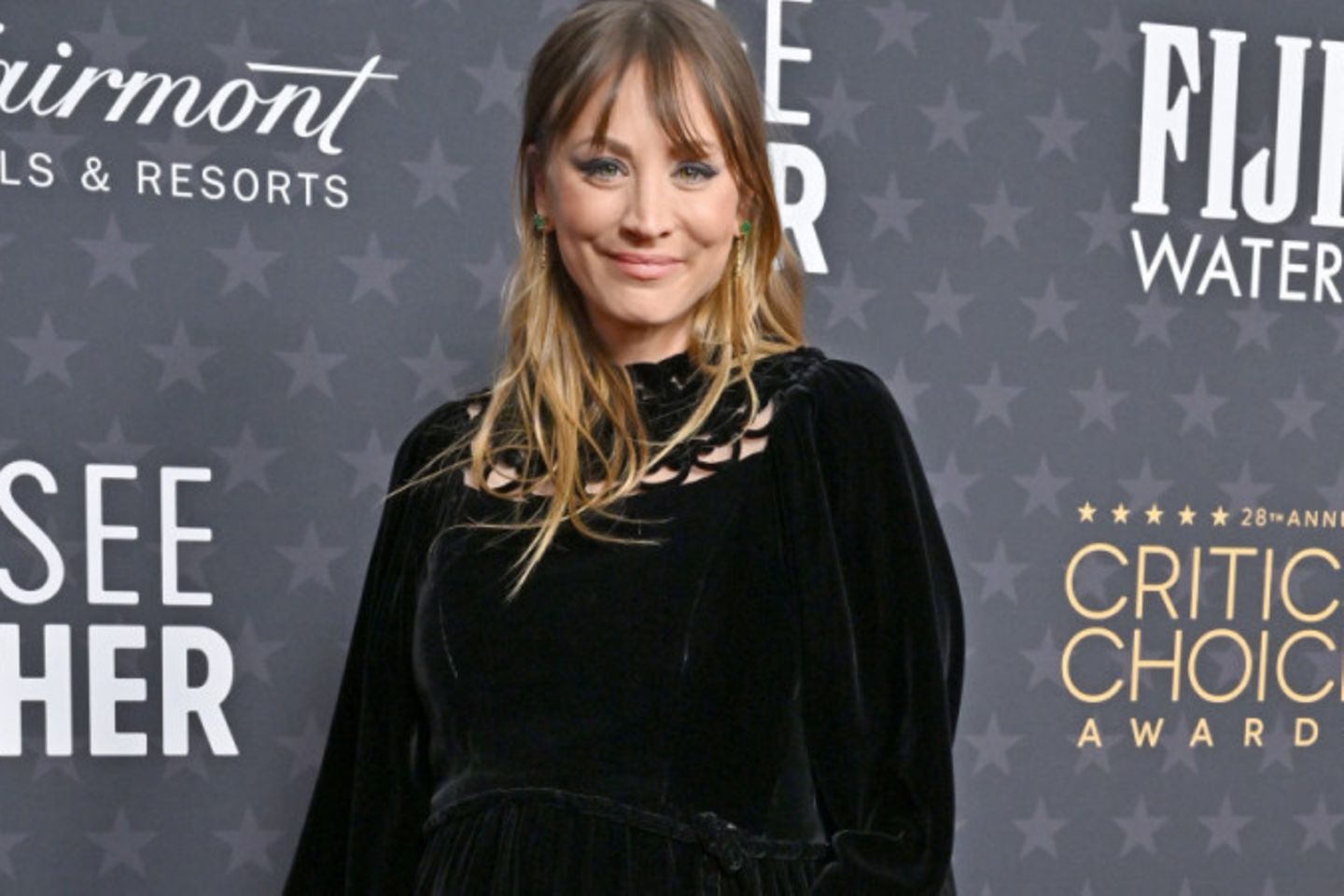 Kaley Cuoco: Begeistert von ihrem Dior-Kleid für die Critics' Choice Awards