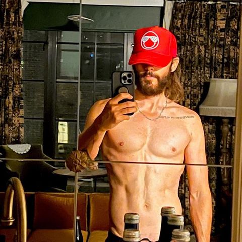 Das Alter ist auch nur ne Zahl: 51 sah noch nie SO heiß aus! Jared Leto lässt seine Fans oberkörperfrei dahinschmelzen