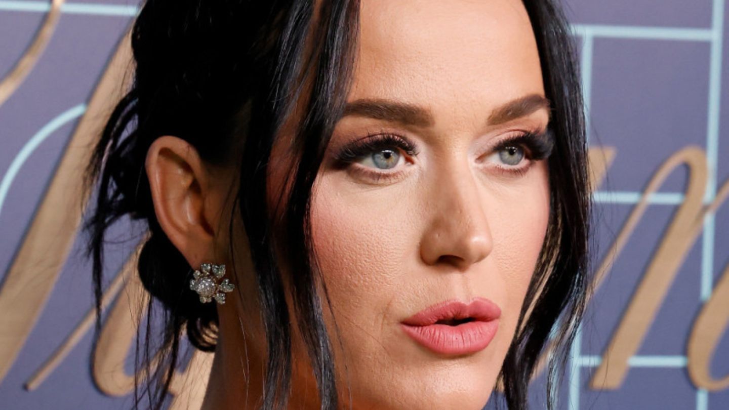 Katy Perry Großes Gefolge bei Krönungskonzert