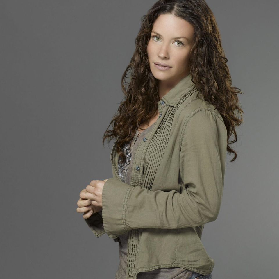 **File Photo*** LOST STAR LILLY PREGNANT - REPORTLOST star EVANGELINE LILLY is pregnant, according to a new report.  The actress, who briefly dated co-star Dominic Monaghan, is expecting a baby with boyfriend Norman Kali, a production assistant, acco