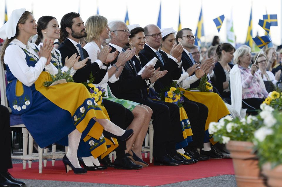 Prinzessin Estelle und Prinz Oscar von Schweden offizielle Fotos