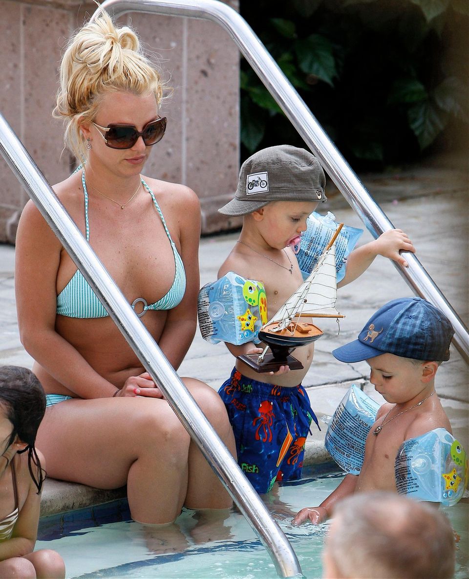 Britney Spears Intim Tattoo Pool Kinder
