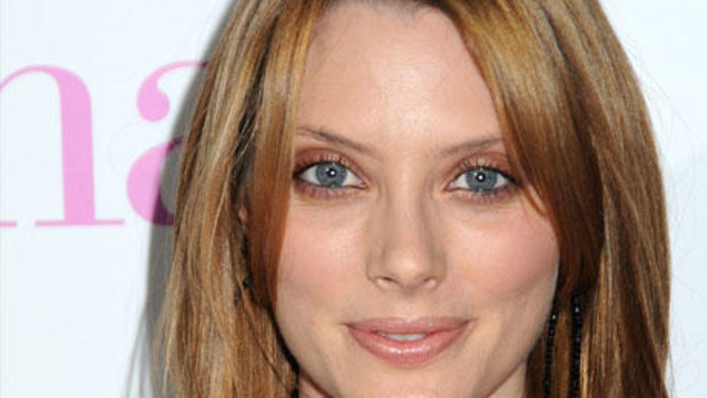 Alle Infos & News zu April Bowlby | VIP.de