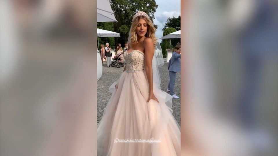 Sarah Harrison: Hochzeit in drei Kleidern