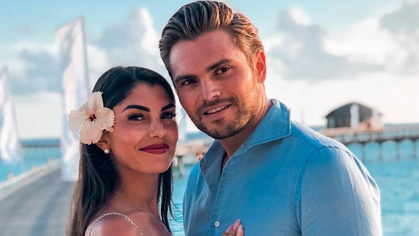 Ex Bachelor Kandidaten Yeliz Postet Johannes Nackten Po Video Vip De