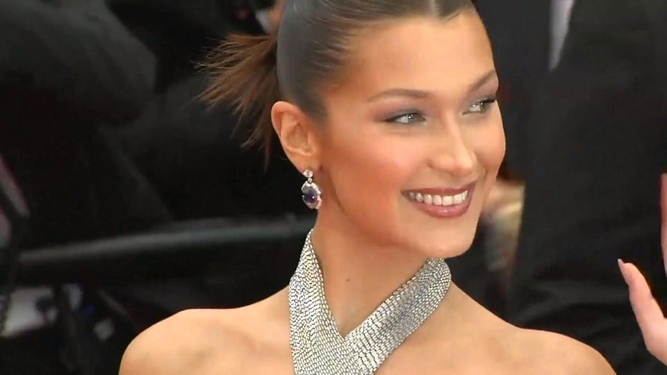 Bella Hadid Hat die „schönste Frau der Welt“ nachgeholfen? So sah sie