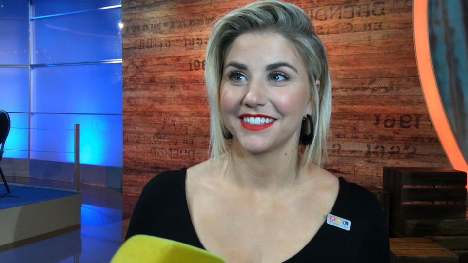 Ist Beatrice Egli vergeben Schlagerstar hat Fr hlingsgef hle im