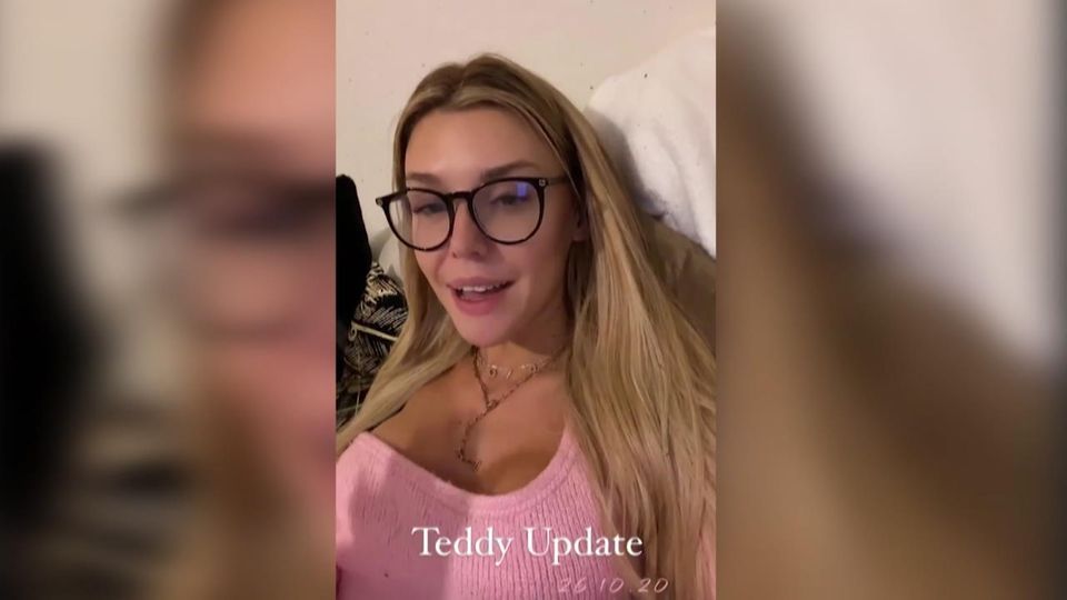 Teddy möchte auf Gerdas Sofa bleiben