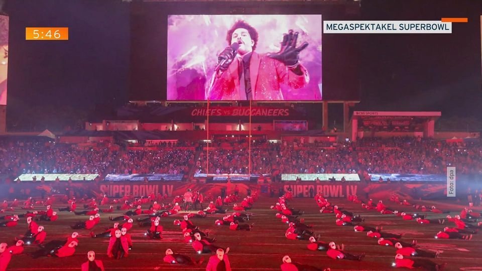 SO War Die "Super Bowl"-Performance Von The Weeknd: RTL-VIP-Expertin ...