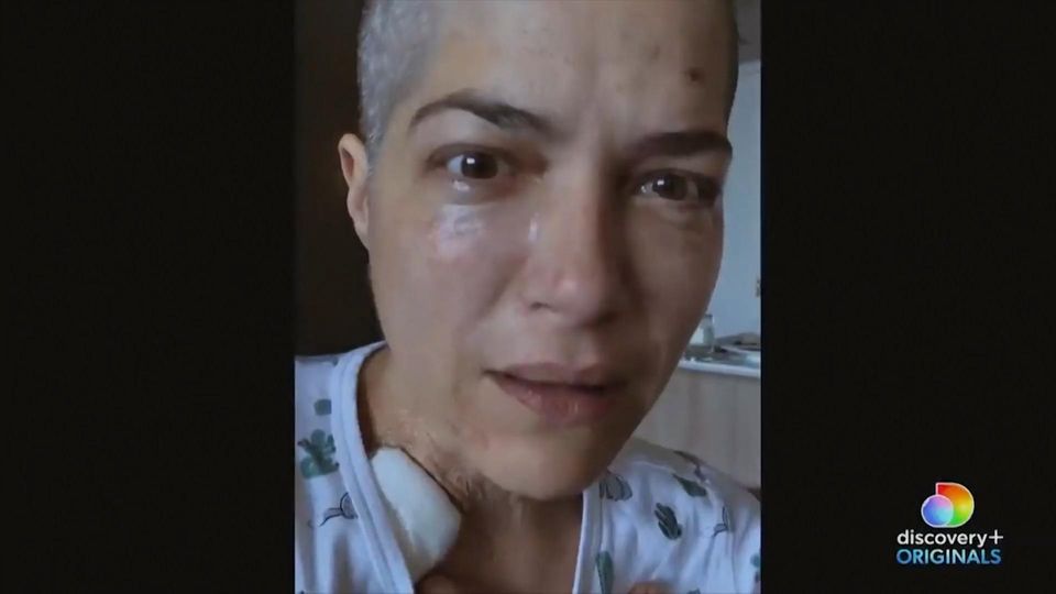 Dramatische Szenen in "Introducing, Selma Blair" An MS erkrankte Selma Blair dreht Doku über ihren Leidensweg
