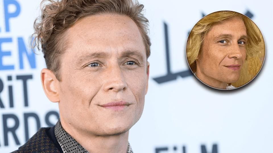 Schauspieler trägt tolle Tolle