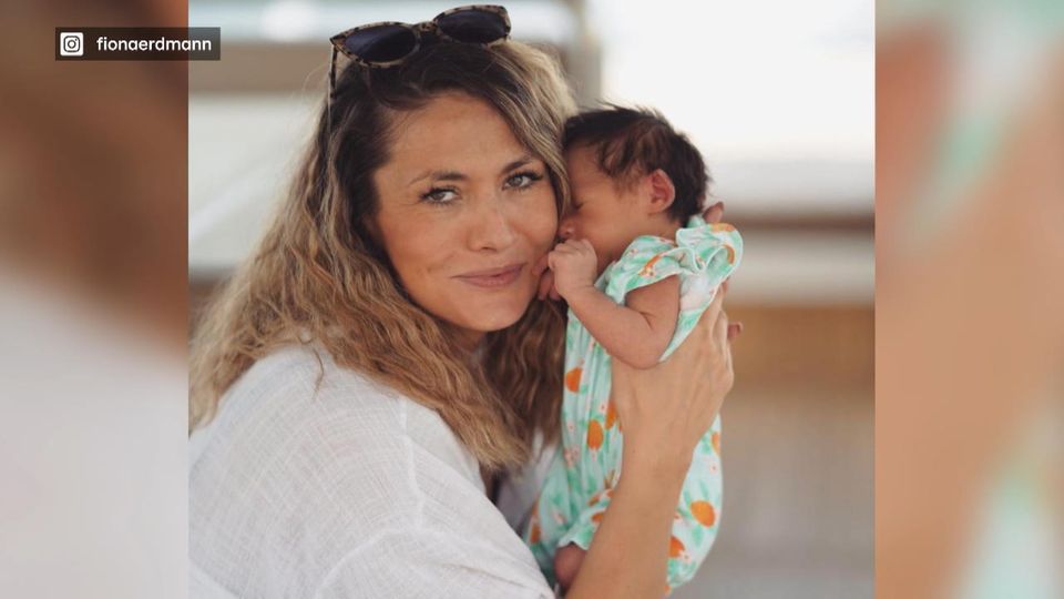 Papa Moe gefällt er nicht Fiona Erdmann: Daher kommt der Name ihrer Tochter!