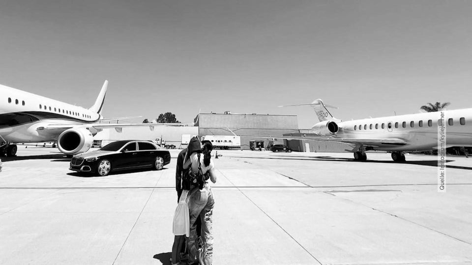 Privatjet fliegen innerhalb LAs Kylie Jenner als Klima-Sünderin ertappt
