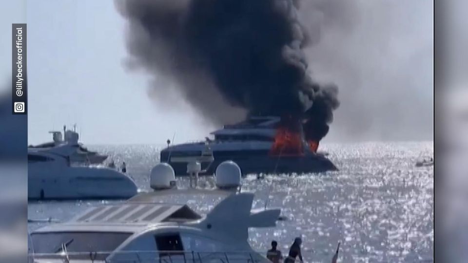 luxusyacht in flammen