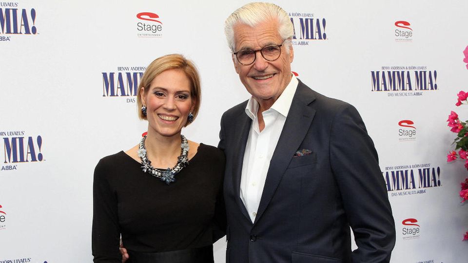 Sky du Mont zeigt sich mit seiner neuen Liebe