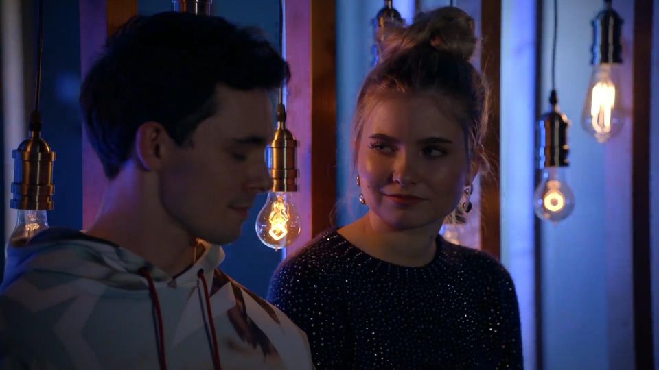 GZSZ-Folge 7740 vom 4. April 2023: Verguckt: Johanna himmelt Luis an ...