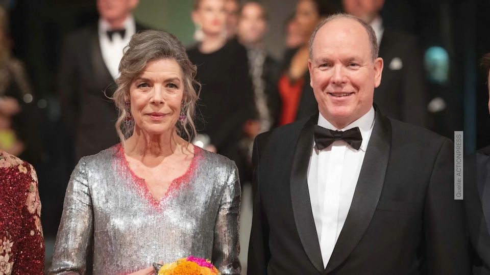 Wieder ohne Charlène Fürst Albert strahlt beim Rosenball in Monaco