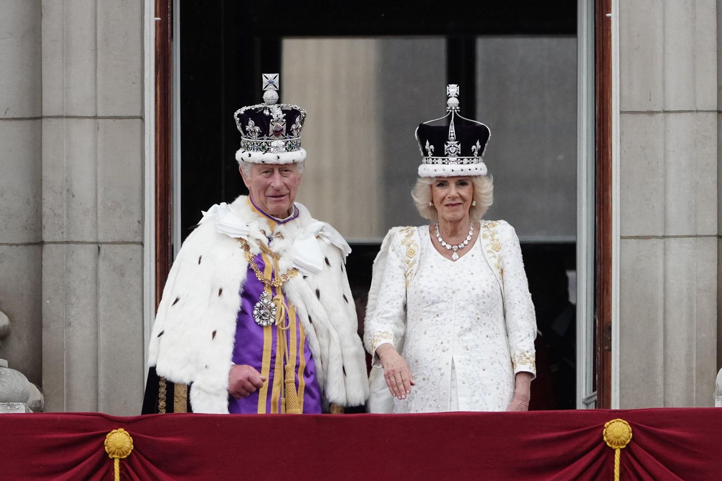 König Charles Königin Camilla Buckingham Palast veröffentlicht