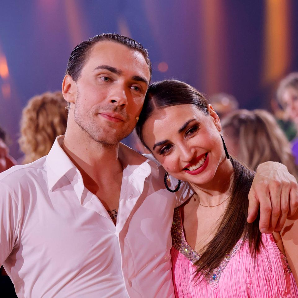 Ist da etwa doch mehr?: "Let's Dance"-Tanzpaar Ekaterina Leonova und Timon Krause beim Schmusen erwischt