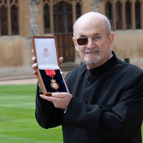 Nach Messerattacke: Salman Rushdie erhält Orden von Prinzessin Anne