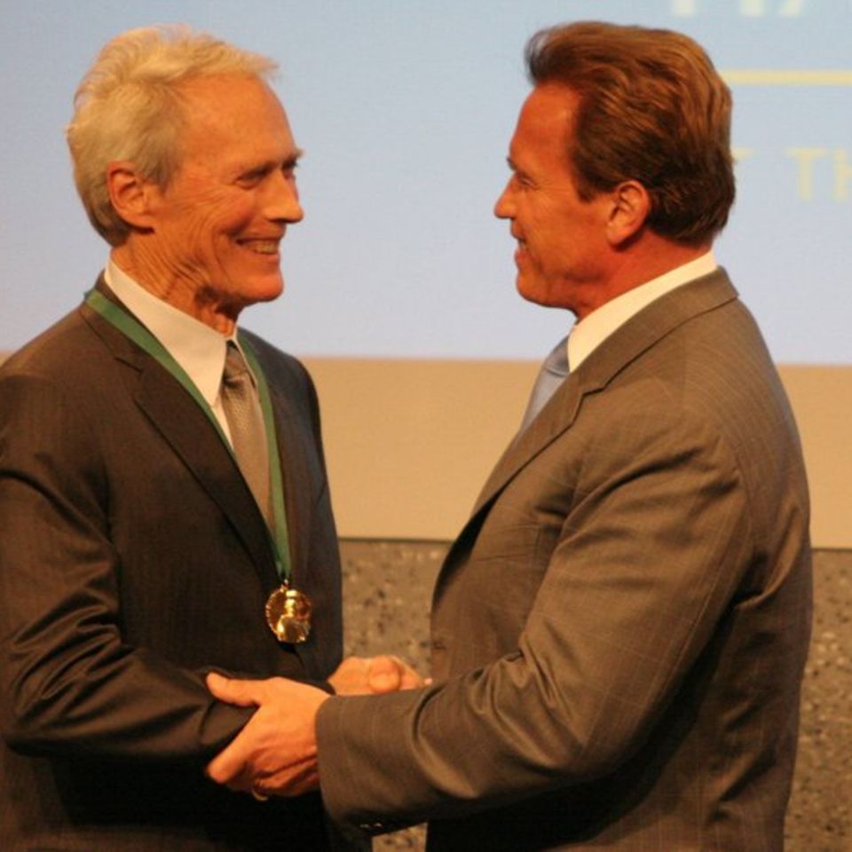 Schwarzenegger gratuliert Eastwood: Action-Helden gehen nicht in Rente