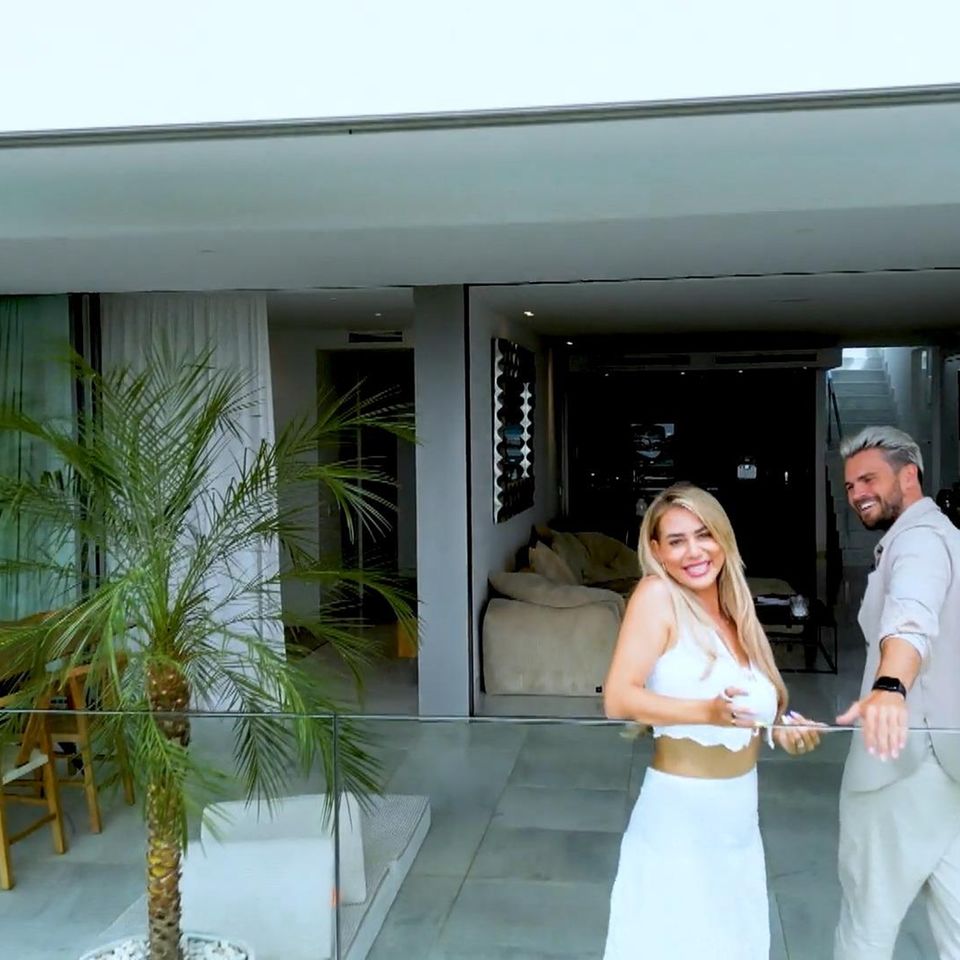 Jessica und Johannes Haller zeigen ihr neues Heim auf Ibiza