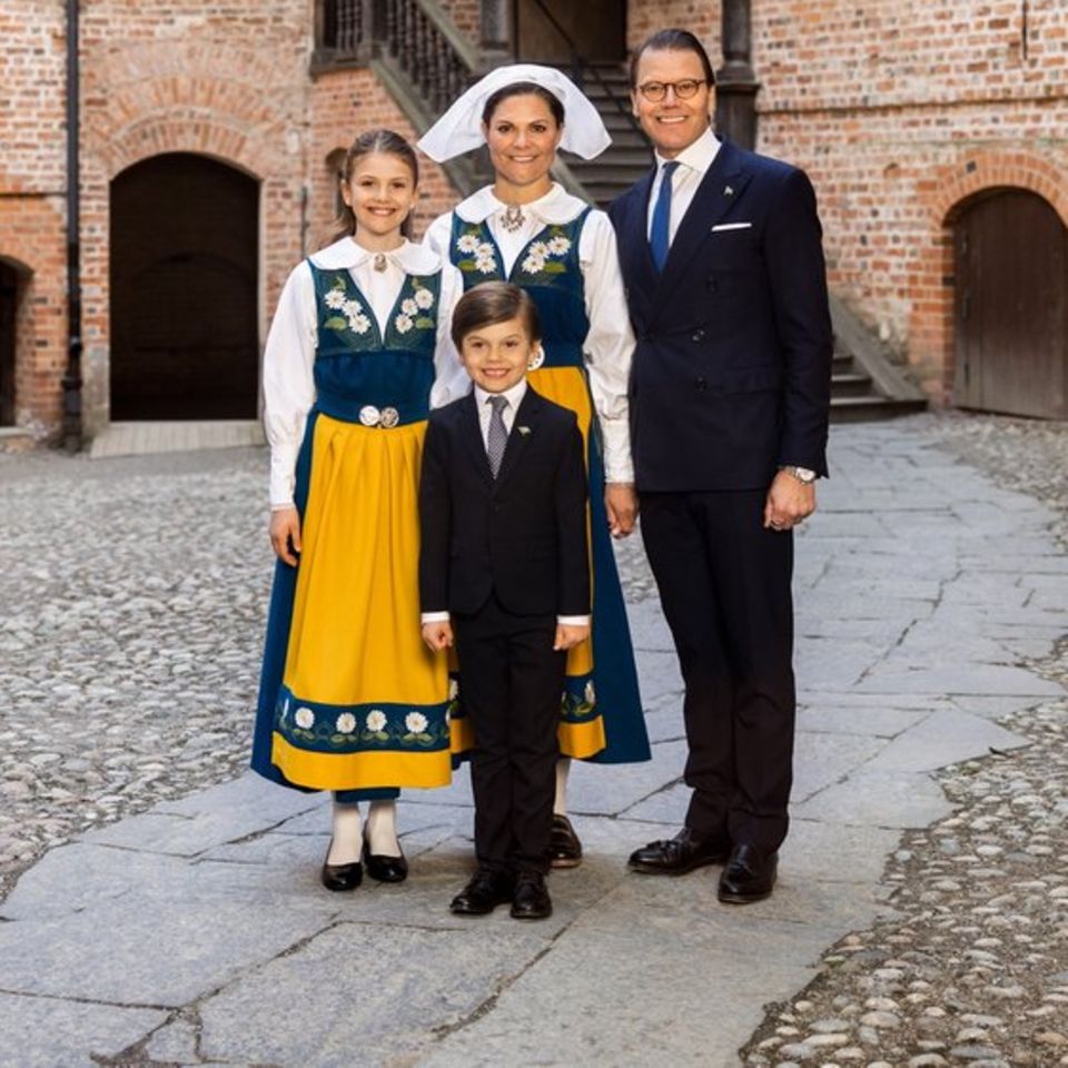 Kronprinzessin Victoria strahlt zum Nationalfeiertag mit ihrer Familie