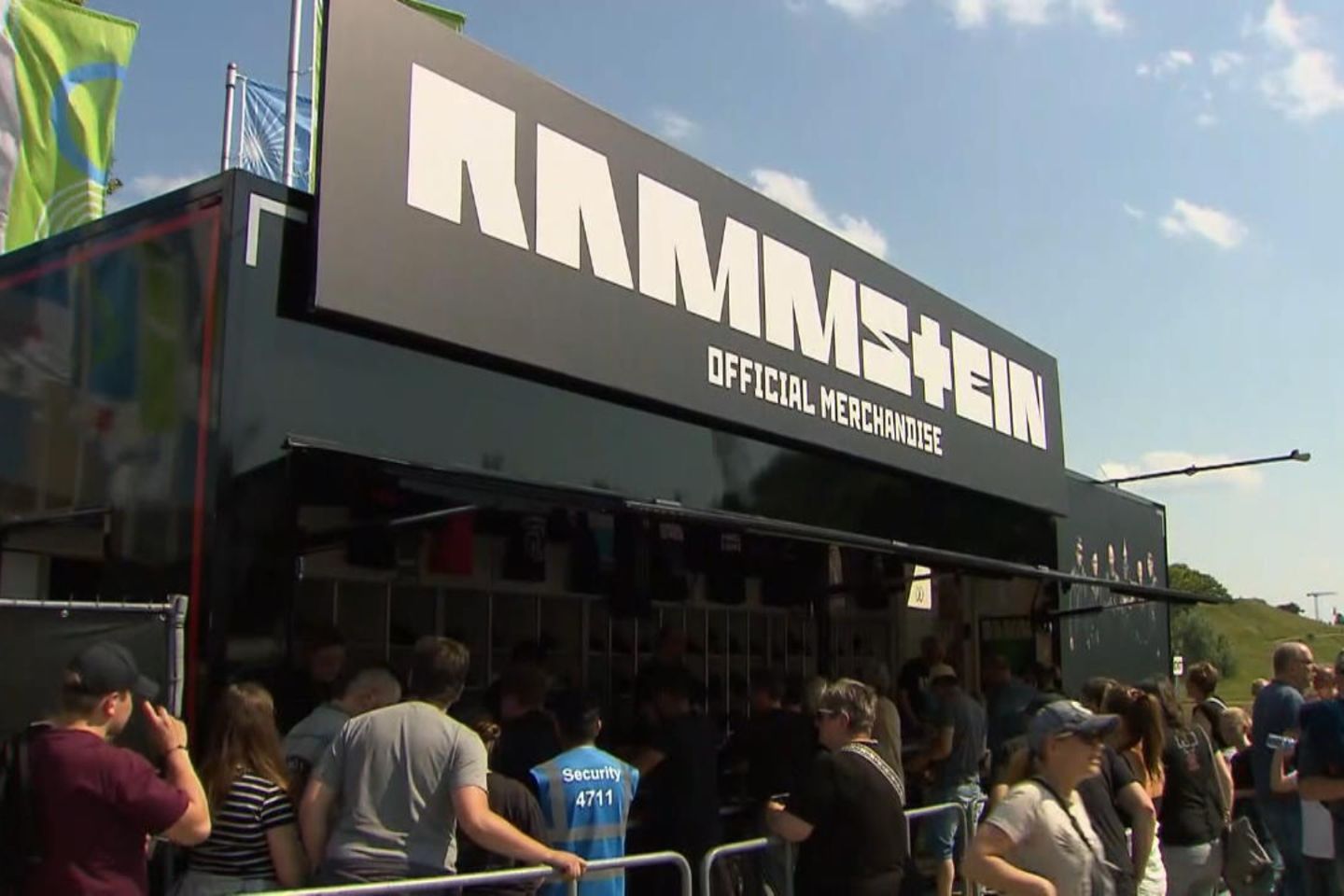 Umstrittene Rammstein-Konzerte in München: Kein Fanshop in der