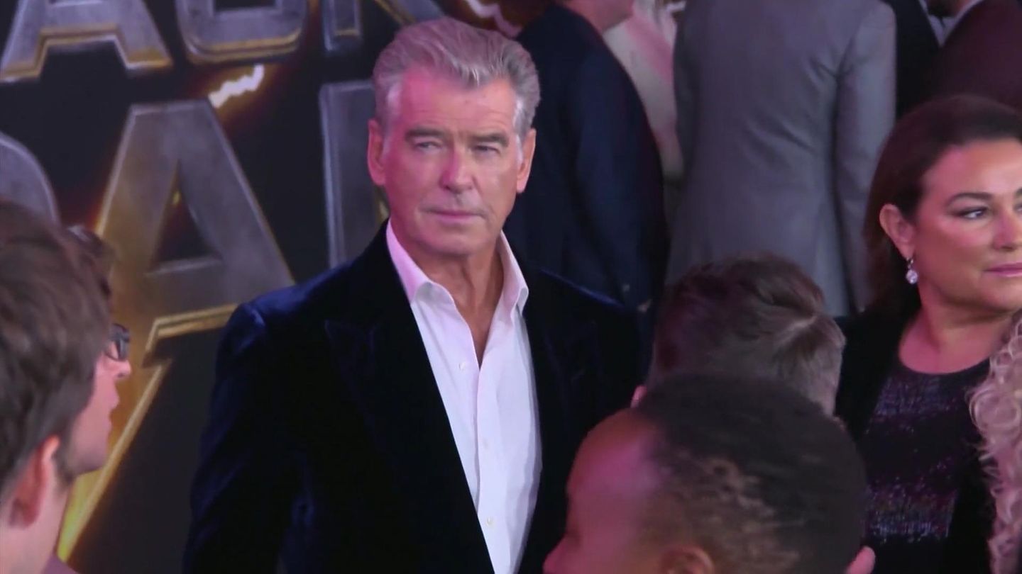 Schock F R Pierce Brosnan Einbrecher Dringt In Sein Haus Ein Video