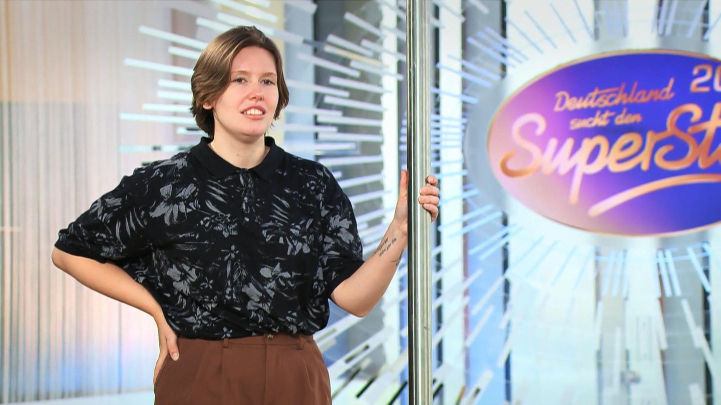 Kann sie auch singen? Andrea bringt die Jury ans poledancen Video