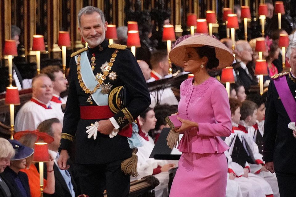 Zur Krönung erschien König Felipe mit Königin Letizia an seiner Seite an der Westminster Abbey in London.