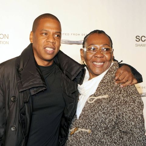 2017 veröffentlichte Jay-Z den Track "Smile", in dem sich seine Mutter Gloria Carter als lesbisch outete.