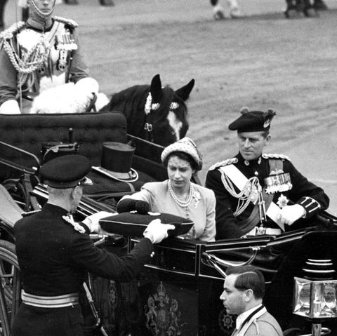 Queen Elizabeth II. und ihr Gatte Prinz Philip im Juni 1953 im Rahmen der Krönungsfeierlichkeiten im schottischen Edinburgh.