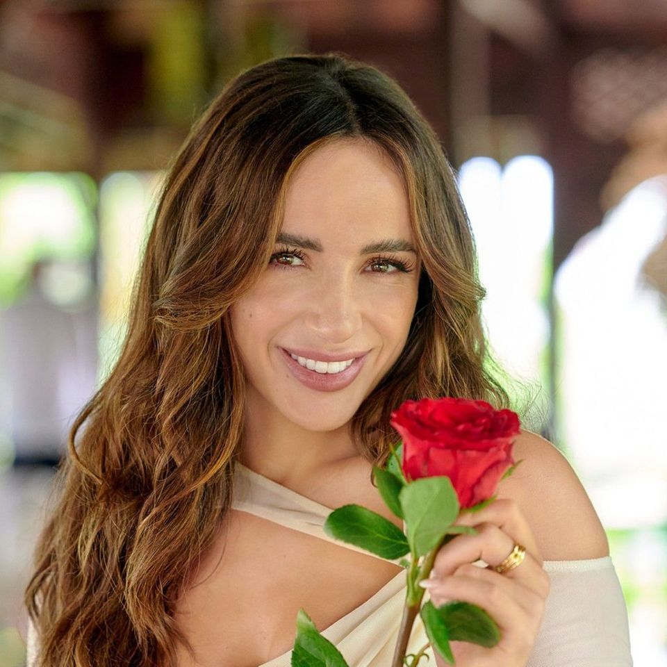 Jennifer Saro ist die Bachelorette 2023.