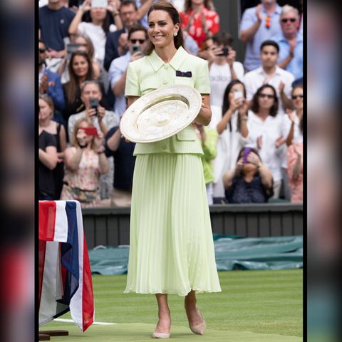 In einem Kleid von Self-Portrait besuchte Prinzessin Kate das Damenfinale in Wimbledon.