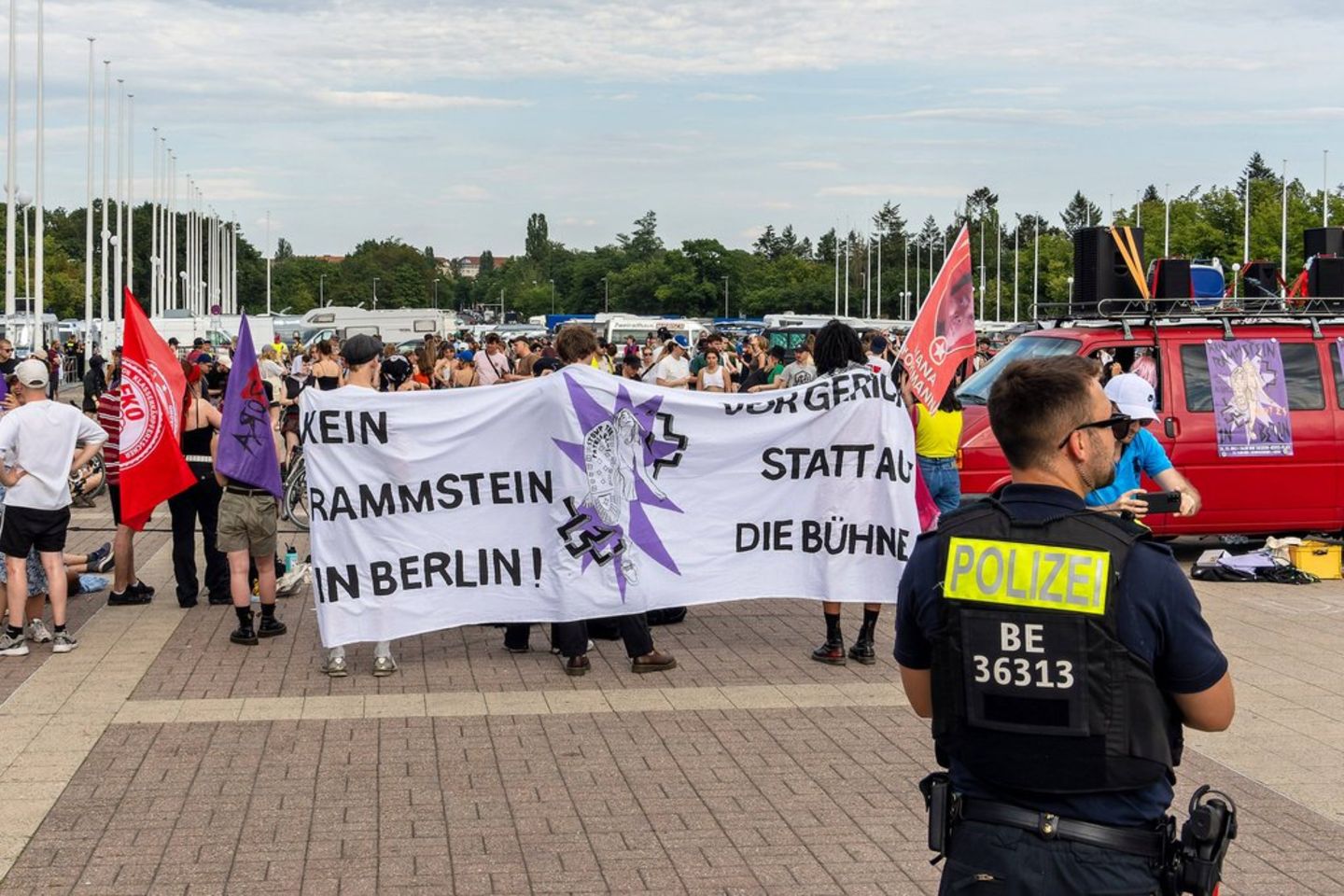 Rammstein: Proteste beim ersten Berlin-Konzert