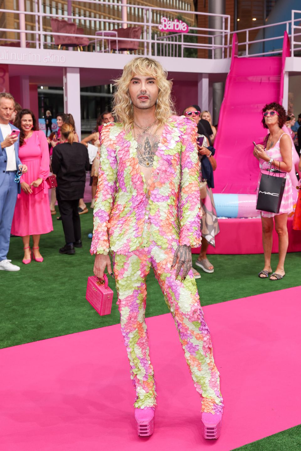 Bill Kaulitz Hat Sich Für Die Filmpremiere Von Barbie Einen Anzug Mit