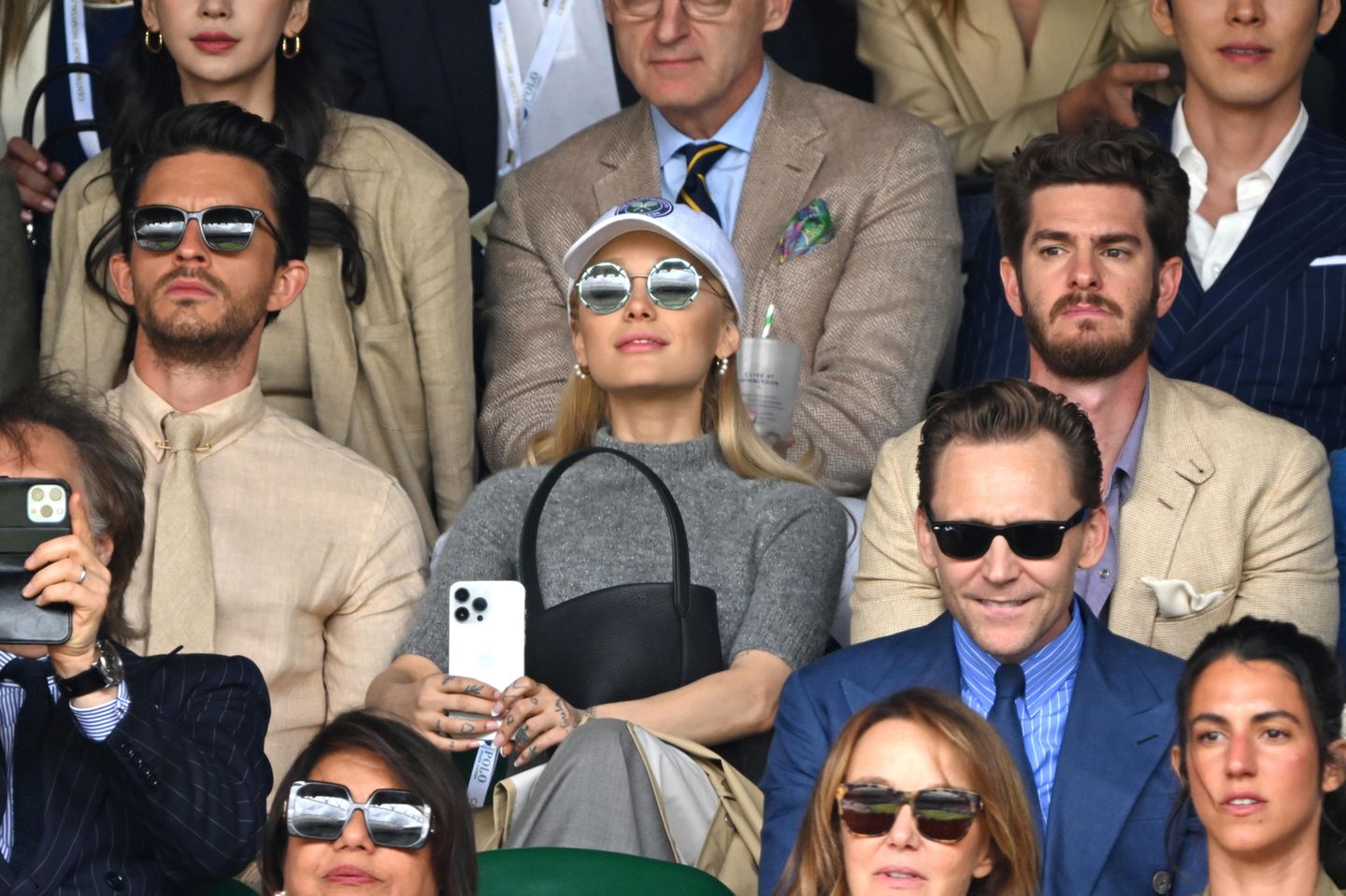 Jonathan Bailey, Ariana Grande, Tom Hiddleston und Andrew Garfield