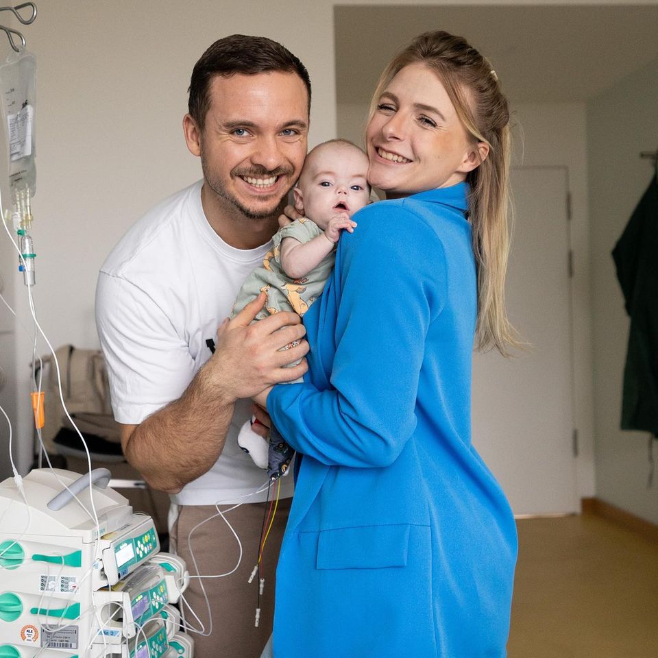 Die Influencer FitnessOskar und Healthy Mandy mit Sohn Rio