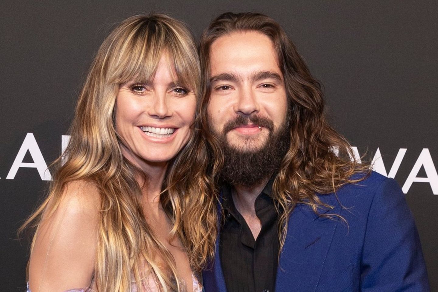 Seit 2018 sind Heidi Klum und Tom Kaulitz unzertrennlich. Zum Jahrestag ihrer Hochzeitsfeier auf Capri schickte sie ihm eine L