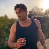 Luigi Birofio macht mit seiner draufgängerischen Art im Jahr 2020 bei der Love-Realityshow "Ex on the Beach" von sich reden. Damals zeigt sich der Influencer bereits mit zahlreichen Tätowierungen am Unter- und Oberarm, seine Haare trägt er mittellang. Ohrring und Kette wirken edgy. 